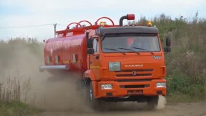 Видео-обзор бензовоза-топливозаправщика АЦ-17 на шасси КАМАЗ 65115