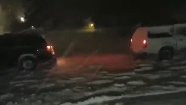 Nissan Navara D40 vs. Jeep V8 смотреть онлайн