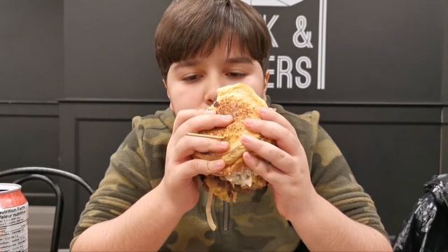 САМЫЙ ВЫСОКИЙ БУРГЕР 2020 ГОДА (ПО МОЕМУ МНЕНИЮ)The highest burger of 2020 (in my opinion) смотреть онлайн