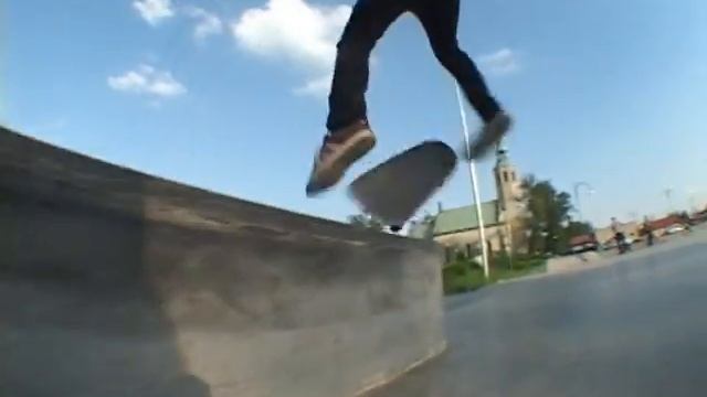 Maciek Janicki-five0 flipout-Rzgów plaza-sony vx2000 31.07.2010 смотреть онлайн
