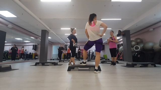 СТЕП АЭРОБИКА ЦЕЛАЯ ТРЕНИРОВКА / STEP AEROBICS смотреть онлайн