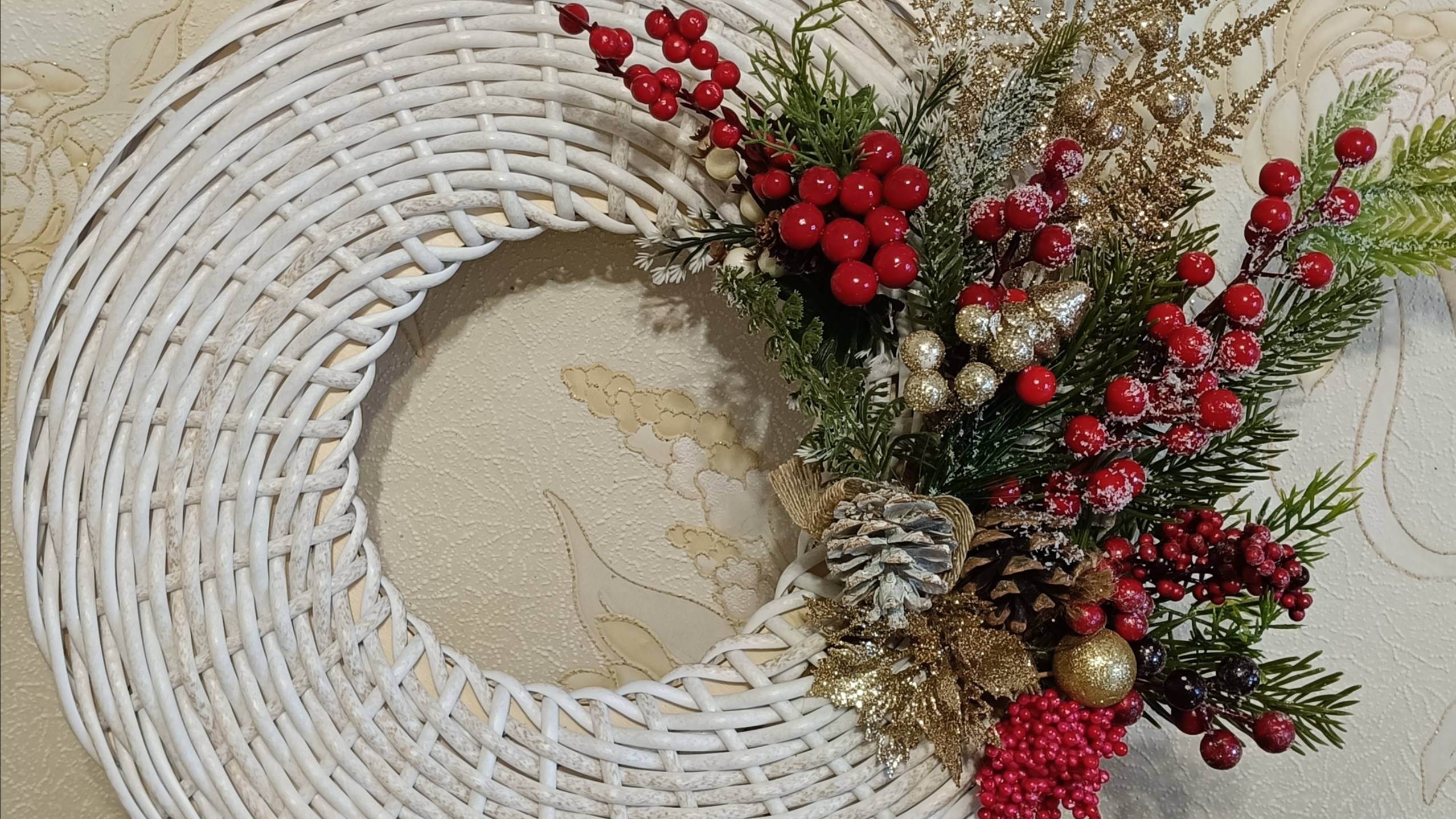 Новогодний венок из ротанга своими руками. Завершение плетения. Что же получилось в итоге? #венок смотреть онлайн