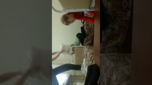 СПАЛИЛИСЬ смотреть онлайн