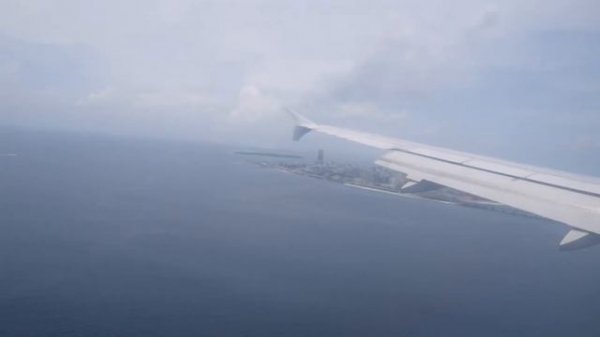 Maldivian. Airbus A320. Landing in Male. Maldives. Посадка в Мале. Мальдивская Республика.