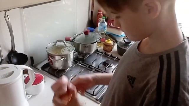 ДОШИРАК ПРОТИВ БИГ БОНА ЧТО ВКУСНЕЕ? смотреть онлайн