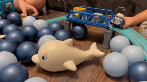 Поли Робокар, Рой, Эмбер спасают китёнка! Им помогают строители!