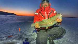 ЛОВЛЯ КРУПНОЙ ФОРЕЛИ НА ЖЕРЛИЦЫ |ОНИ ПРИШЛИ К НАМ ТЁМНОЙ НОЧЬЮ! ЗИМНЯЯ РЫБАЛКА 2024