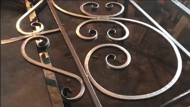 Лучшая Молотковая Краска По Металлу. Молотковая коричневая Dali Покраска Пульверизатором На Столе. смотреть онлайн