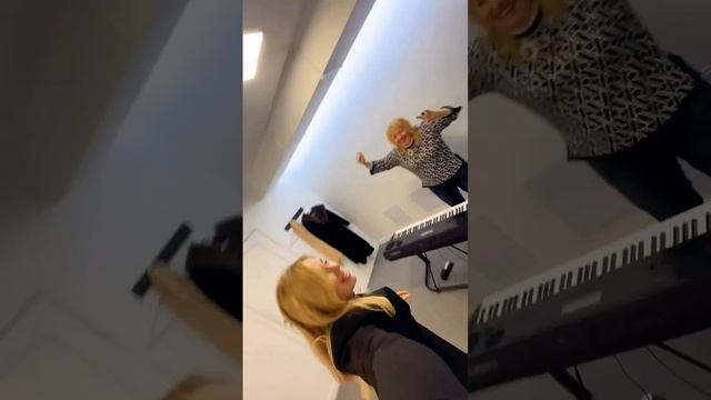 Уроки Вокала😅Весело смотреть онлайн