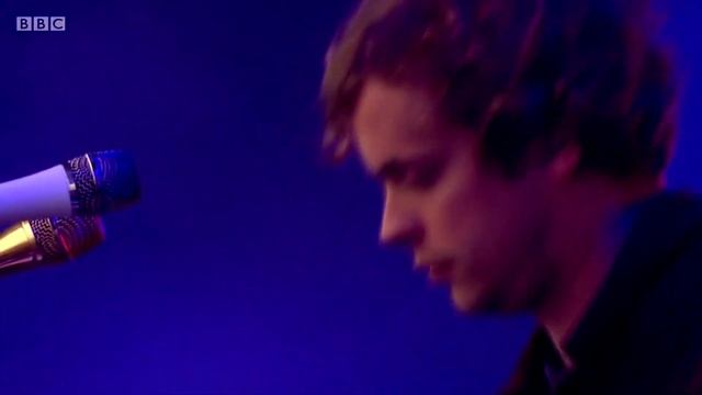 Tame Impala "Why Won´t They Talk To Me" live Glasto 2016 смотреть онлайн