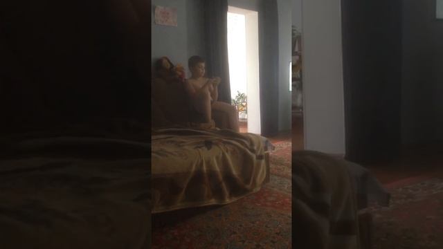 Неандерталец с перчаткой смотреть онлайн