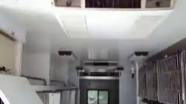 2006 GMC C5500 VETERINARY MOBILE CLINIC - INTERIOR WALK THROUGH смотреть онлайн