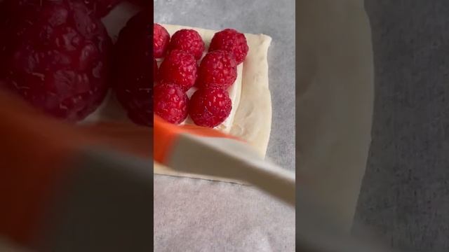 Слойки с ягодами смотреть онлайн