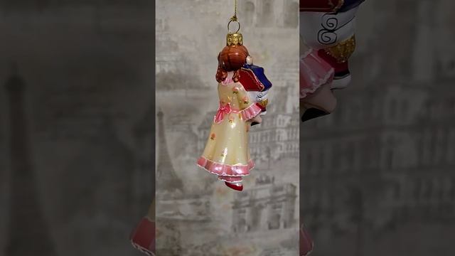 Мари с Щелкунчиком_Стеклянная елочная игрушка Фабрики Ариель смотреть онлайн