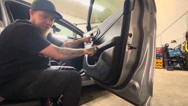 How To Remove Door Panels / Door Cards On A Chrysler 200- Step By Step And All Tools Needed