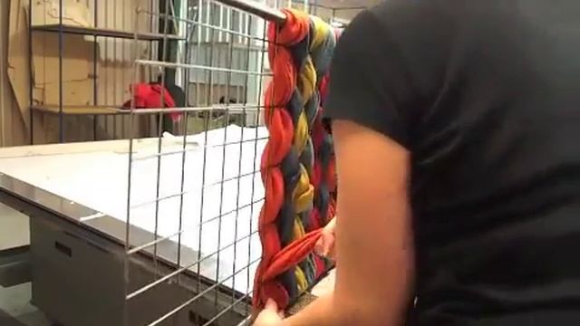 Weaving the T-shirt Chair Rag Edition.m4v смотреть онлайн