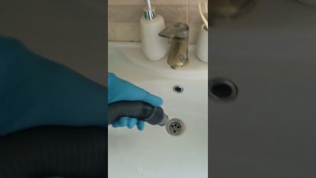 Устранение засоров, запоров в раковине, при помощи водососа Сабрина мебельный экстрактор. Клининг. смотреть онлайн