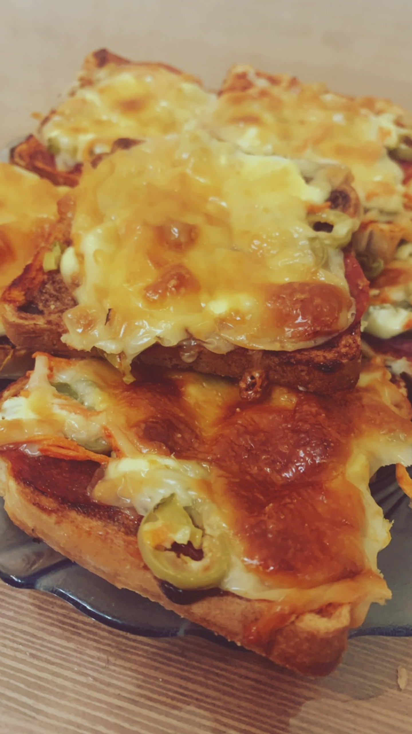 Горячие бутерброды под названием «я его слепила,из того,что было»😂