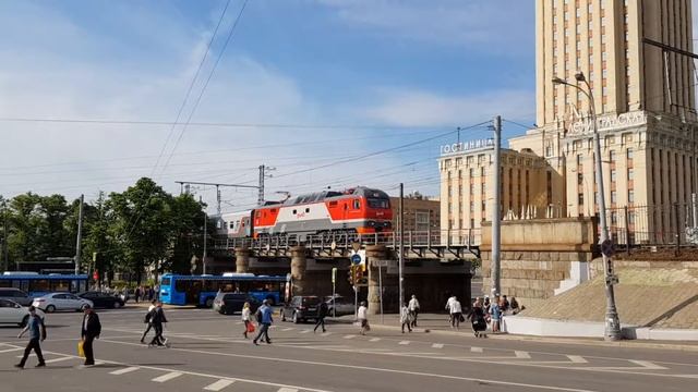 Комсомольская площадь. Мост смотреть онлайн