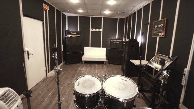 Комната для репетиций White реп базы Under The Ground смотреть онлайн