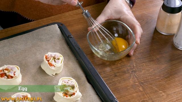 Idealna przystawka z ciasta francuskiego, zwijane bułeczki pizzowe! смотреть онлайн