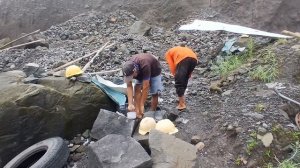 Строительство, испоьзуем длинные копья для сбрасывания песка