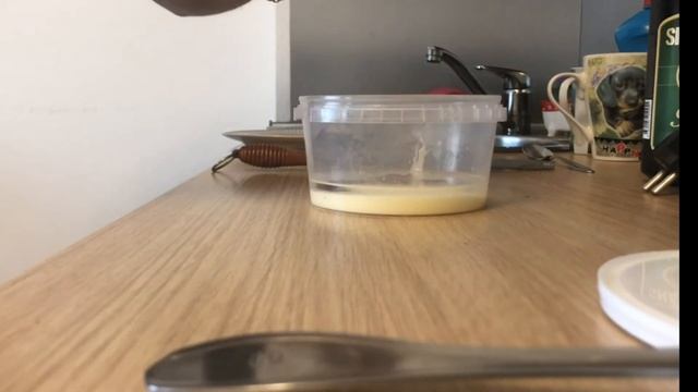 Как изготовить супер прочный клей из подручных средств, скрестил сгущенку и гель для душа! Glue MF смотреть онлайн