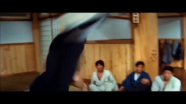 Брюс Ли Кулак Ярости смотреть онлайн