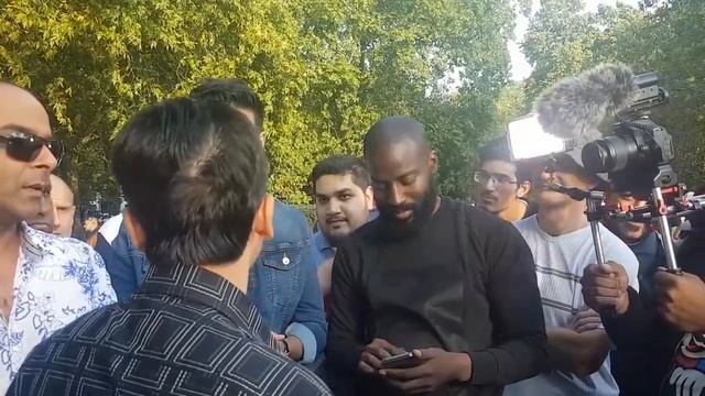 Br mansur Confronts Christian camera Men | Speakers coner смотреть онлайн