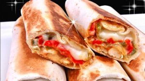 Шаурма с курицей и соусом