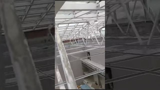 Промышленный альпинизм | Работаем на высоте | Мойка окон #shorts #промальп #клинингмосква #клининг смотреть онлайн