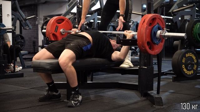 ПРОХОДКА в Жиме Лежа с личными РЕКОРДАМИ | Цикл на жим лежа [3] смотреть онлайн