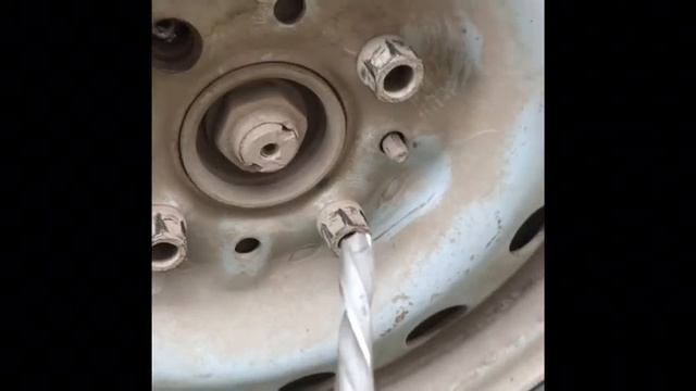 Как выкрутить обломанный болт ? Как открутить сорванный болт? смотреть онлайн