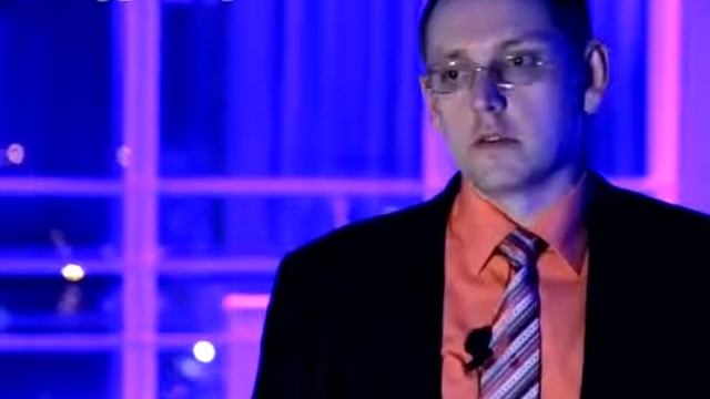 Благовещенец пригласил свою возлюбленную на романтический ужин в недостроенный торговый ... смотреть онлайн