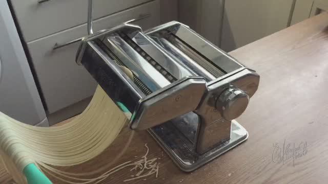 ЛАПШЕРЕЗКА. Раскатка теста. Цветная лапша.