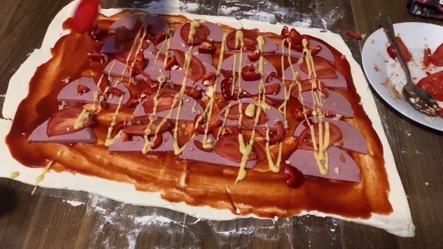 ფენოვანი ღვეზელები ძეხვით და რაღაცეებით "სწრაფად და ხარისხიანად" смотреть онлайн