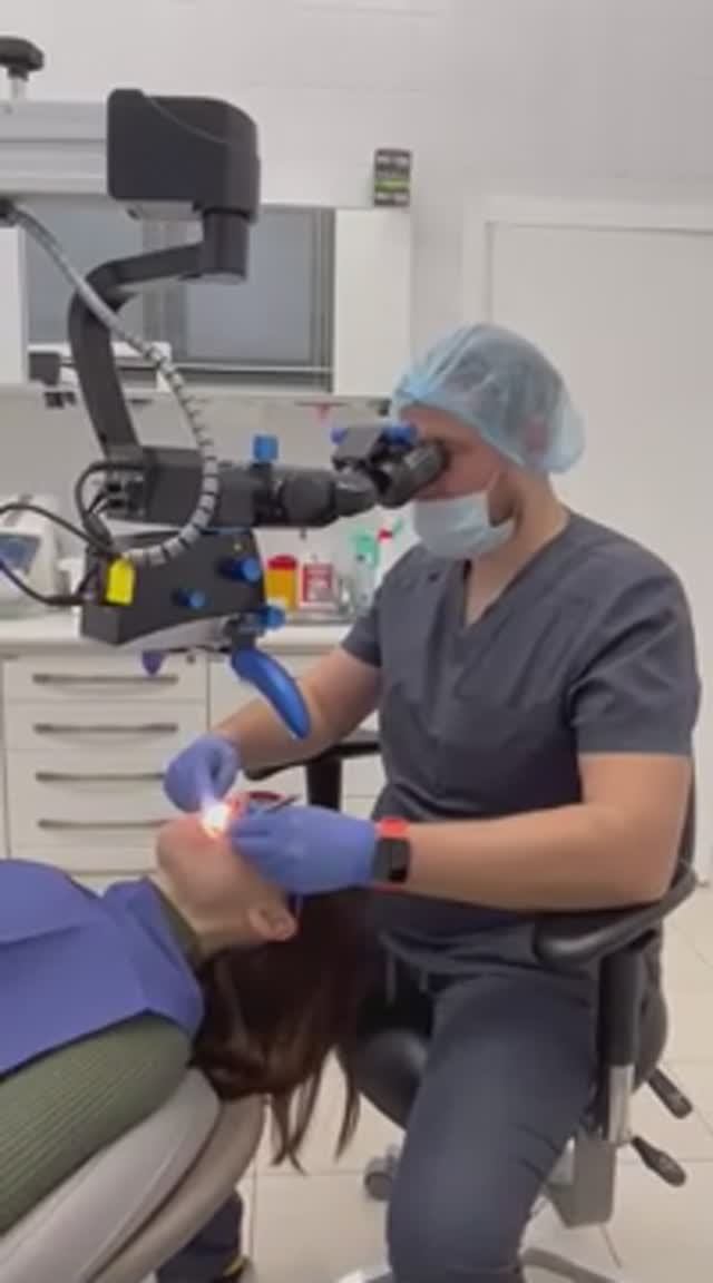 Как выглядит работа под Микроскопом со стороны