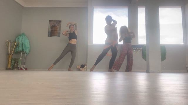 Bollywood Maktub Dance Tahiti 🇮🇳🇵🇫Choreography training смотреть онлайн
