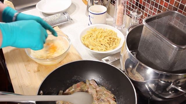 PASTA ALLA CARBONARA RICETTA || PASTA ALLA CARBONARA ORIGINALE смотреть онлайн