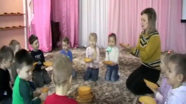 Игра на развитие мелкой моторики "Блиночки" смотреть онлайн