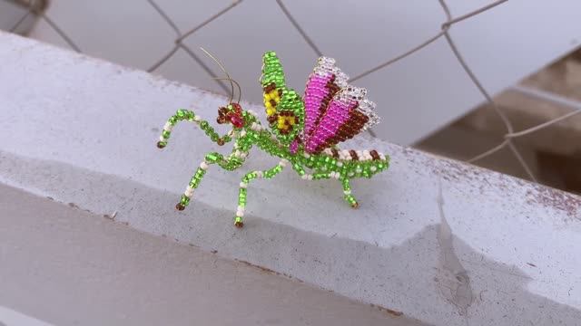 Индийский богомол из бисера / богомол из бисера / как плести из бисера /бисероплетение смотреть онлайн
