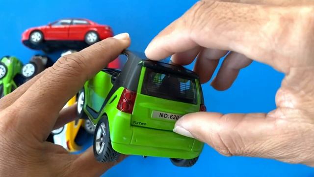 Show Mini diecast Cars on the floor, Smart Fortwo+ Mclren + Porsche + Escalade + Crosshairs + GTR. смотреть онлайн