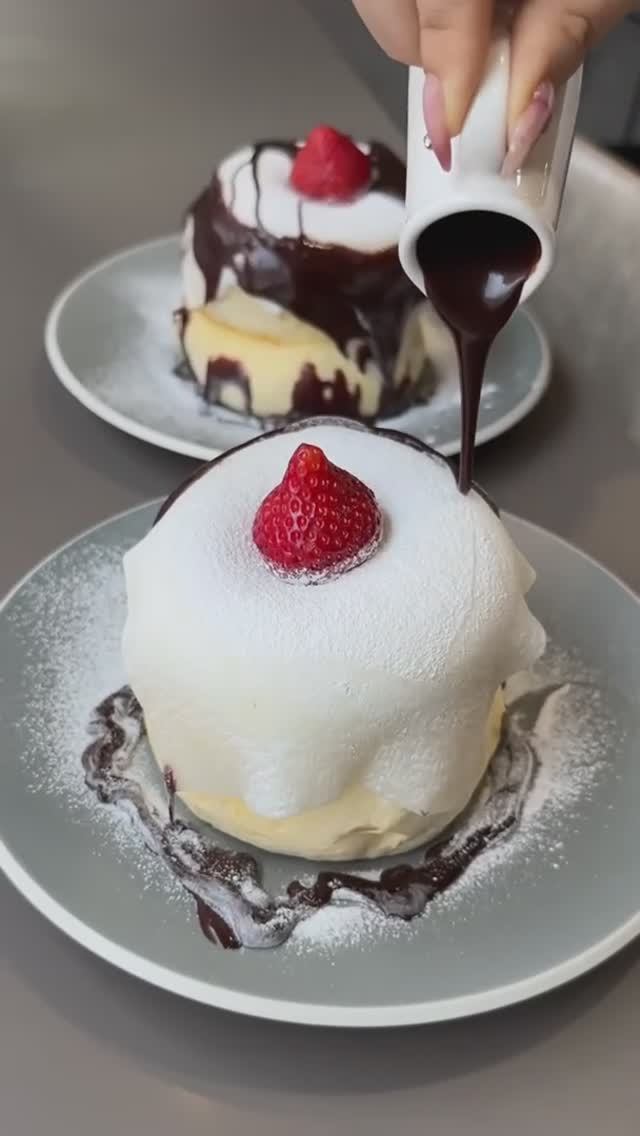 Пышные клубничные блинчики дайфуку 🍓. Тамо Гурман. Японская кухня. Канал Уличная Еда / Street Food смотреть онлайн