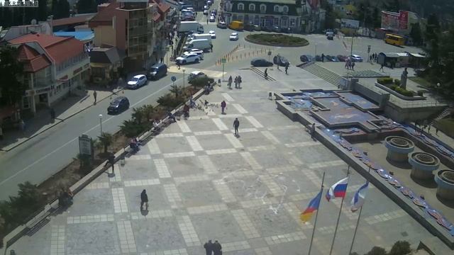 Вебкамера "Площадь Советская". Запись 12.04.2017 12:00:04 смотреть онлайн