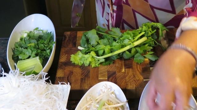 Gigi's Lao Kitchen: Lao Food: How to make Phô Brisket Noodle Soup смотреть онлайн
