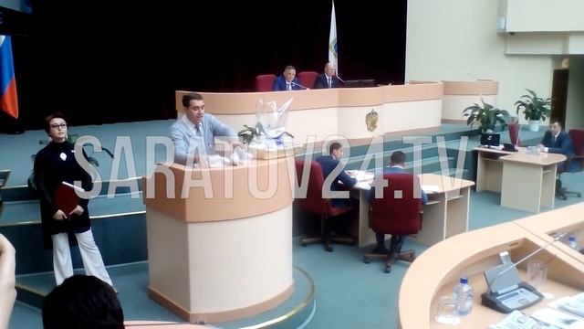 Депутат принес на заседание думы корзину с едой смотреть онлайн