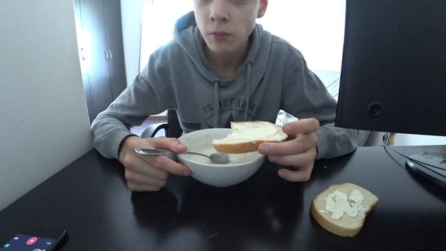 Мукбанг овсяная каша с бутербродами!😋❤️🔥 смотреть онлайн