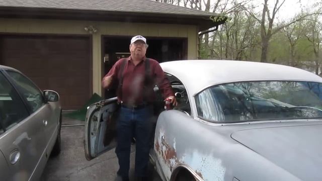 1954 Buick MaryJane driving down the street смотреть онлайн