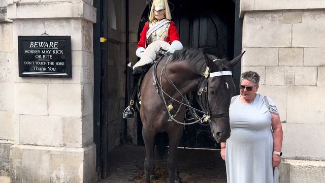 King’s Guard Gave Them WARNING ‼️ Until This HAPPENED 😡🤬🙄😳 смотреть онлайн