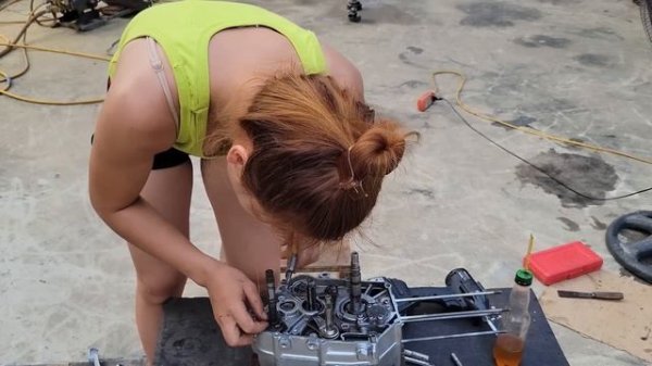 Genius girl repairs and restores all Honda 110cc motorbike engines like new